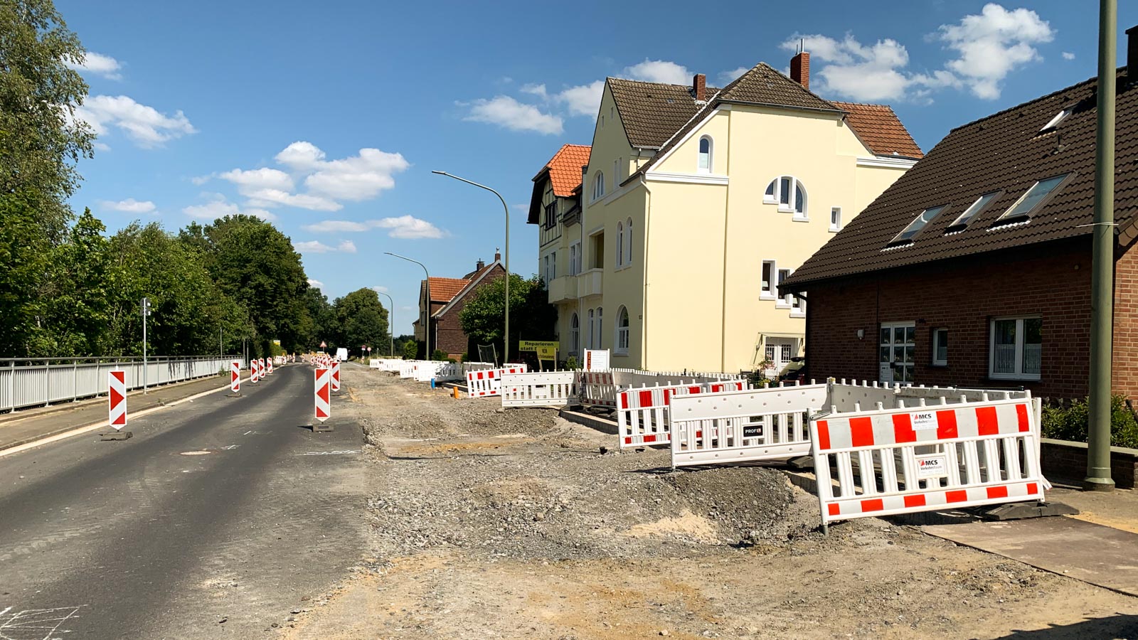 Straße mit umfangreichen Bauarbeiten