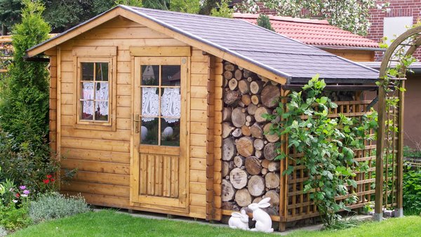 Gartenhaus mit Holzlager