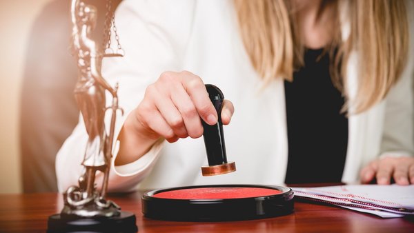 Beispielbild für eine notarielle Beurkundung durch Stempel