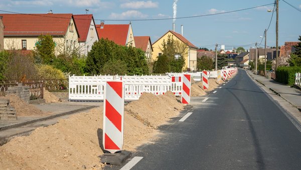 Straßenausbaubeiträge sollen ab 2024 endgültig abgeschafft werden.